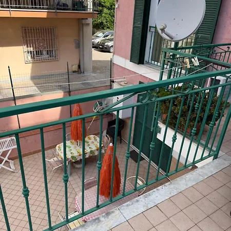 Feriehus Mare Blu 1 Piano Con Terrazzo Ventimiglia
